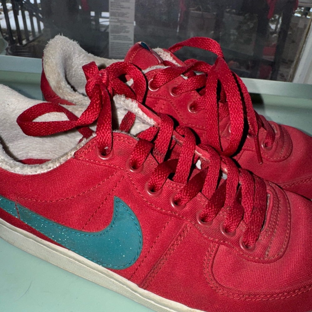 Red Nike shoes women’s 7